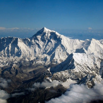 Mount_Everest_as_seen_from_Drukair2_PLW_edit